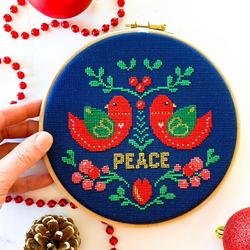 Kerst borduurpakket Peace | Deel 1 van trio borduurpakketten | Inclusief Donkerblauwe stof, Metallic borduurgaren en borduurring borduurpatroon Peace
